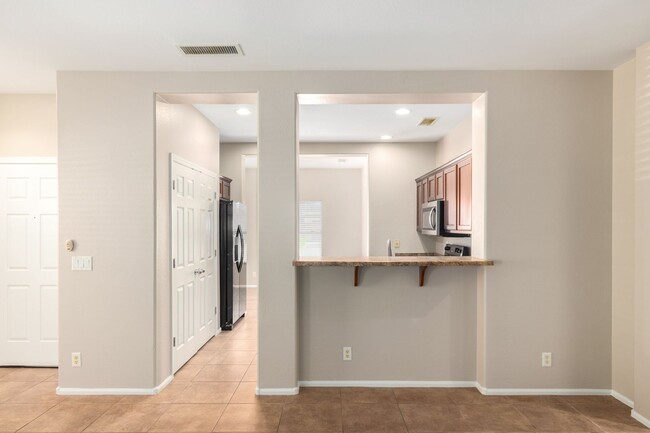 Building Photo - Check out this 3 bed/2 bath LARGE CORNER LOT!
