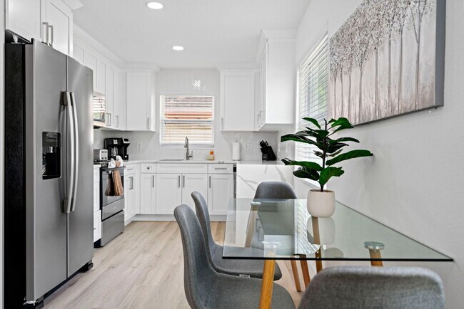 Building Photo - Stylish Tranquil duplex - Near Belleair Beach