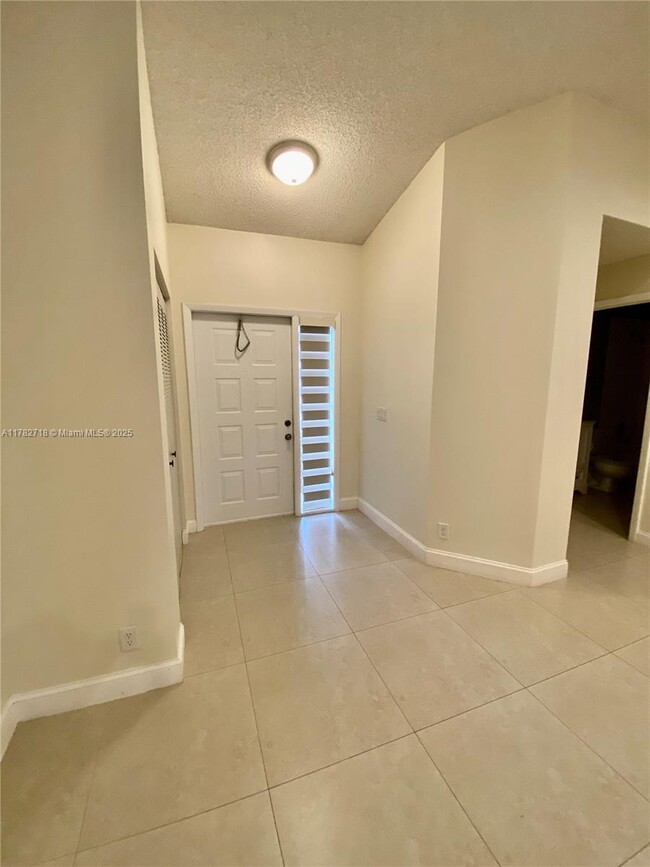 Building Photo - 9870 Watermill Cir
