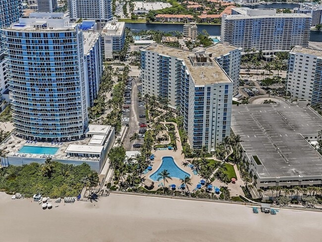 Building Photo - 3901 S Ocean Dr
