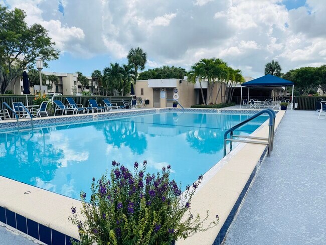 Building Photo - 2430 Deer Creek Country Club Blvd