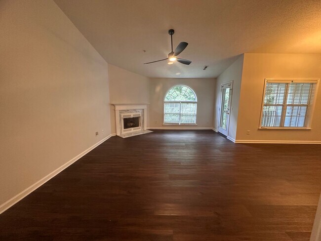 Building Photo - Cozy 2BR 2BA Condo in High Point