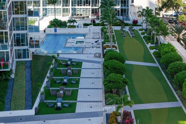 Building Photo - 175 1st St S