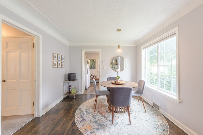 Building Photo - Lovely 3 Bedroom Home in Minneapolis