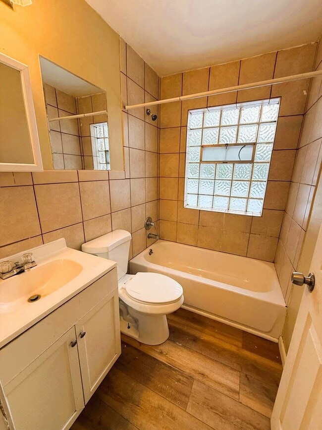 Building Photo - Spacious 3 Bedroom Rental!