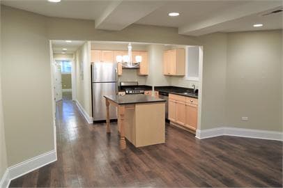 Building Photo - 3821 N Lakewood Ave