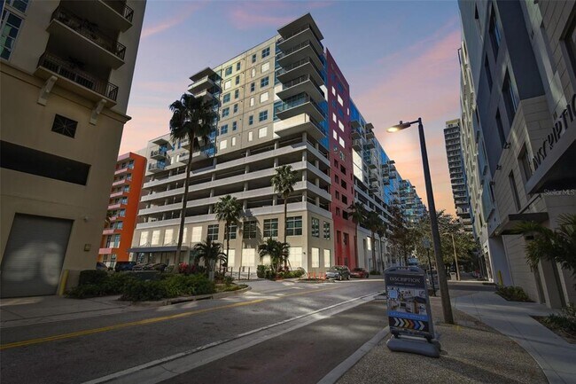 Building Photo - 1208 E Kennedy Blvd