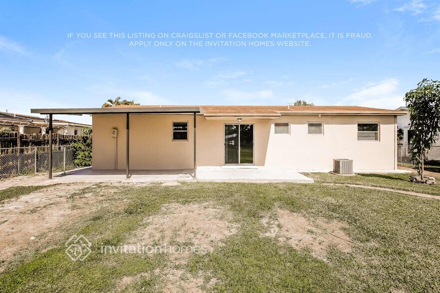 Building Photo - 3010 SW 97th Ct