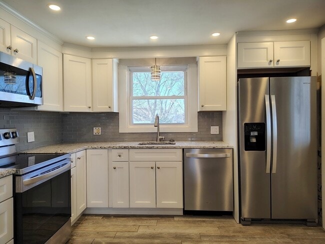 Building Photo - 74 Thurlow Ave