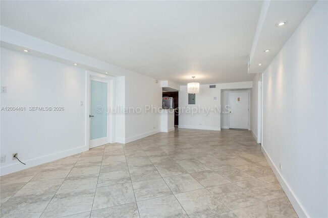 Building Photo - 6039 Collins Ave