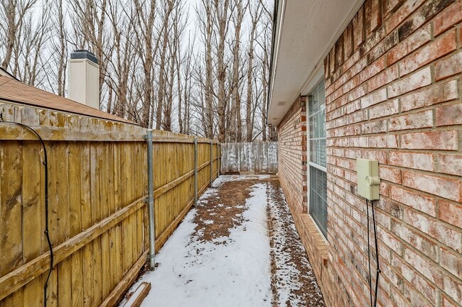 Building Photo - 5706 Laguna Dr