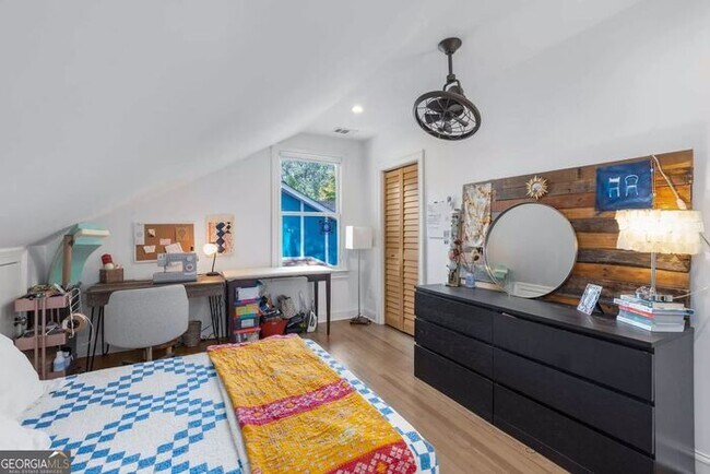 Building Photo - Renovated 2BR/1BA Attic Apartment with In-Unit Washer & Dryer – Prime Atlanta Location