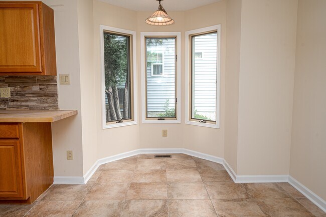 Building Photo - 6118 Gondolier Dr