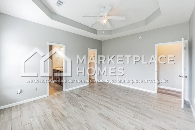 Building Photo - 440 Tree Line Dr