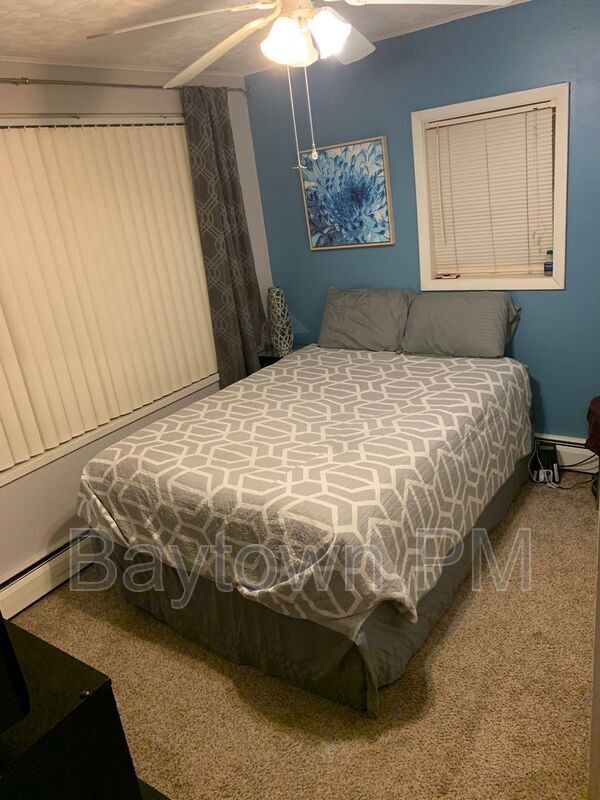 Building Photo - 24235 Glenda St