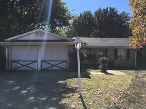 Building Photo - 2604 Timberlake Dr