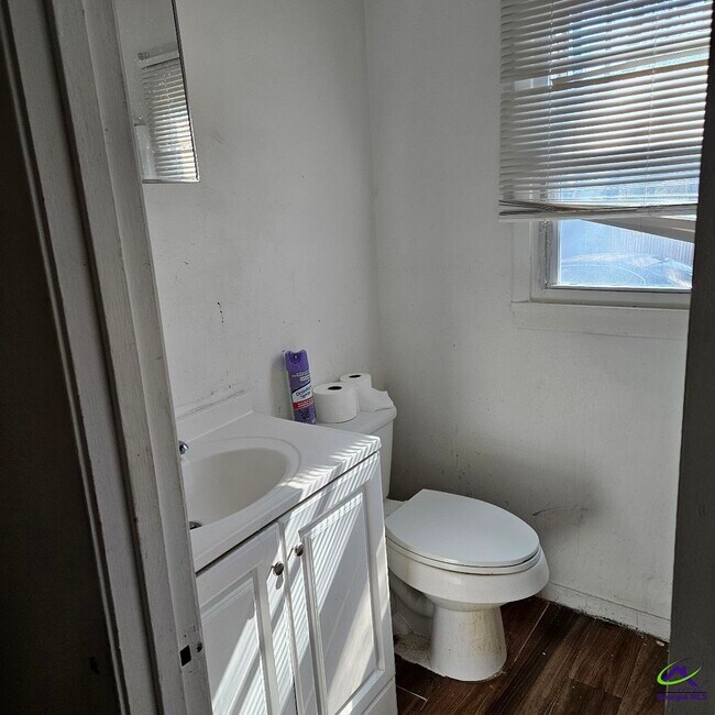 Building Photo - 306 Kingsbury Cir