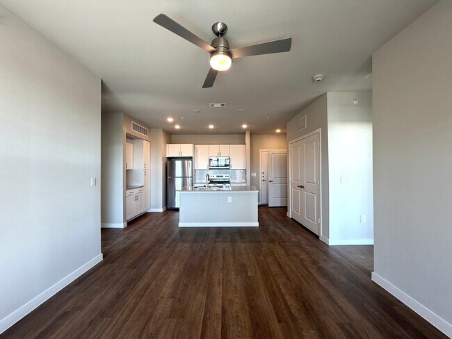 Building Photo - 1700 Daleside Ln