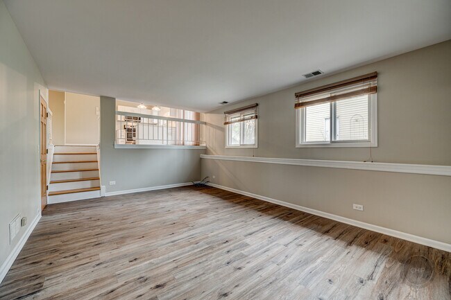 Building Photo - 4 N Birchwood Dr