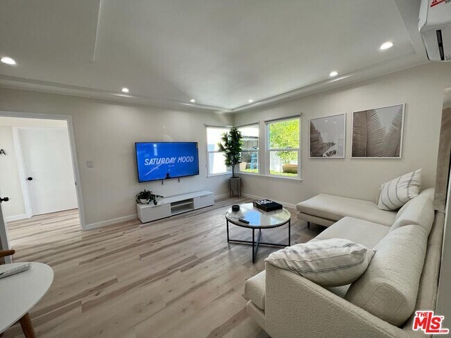 Building Photo - 8757 Dorrington Ave