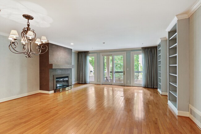 Building Photo - EXQUISITE VININGS/SMYRNA 3B/3.5BA W/ ELEVA...