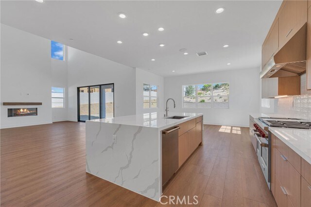 Building Photo - 27510 Elderberry Dr
