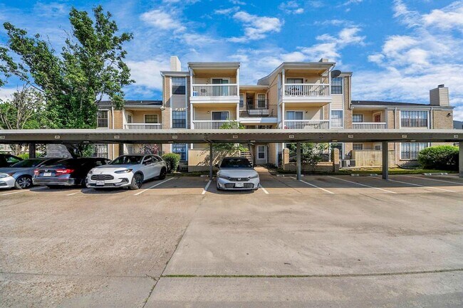 Building Photo - 2750 Holly Hall St