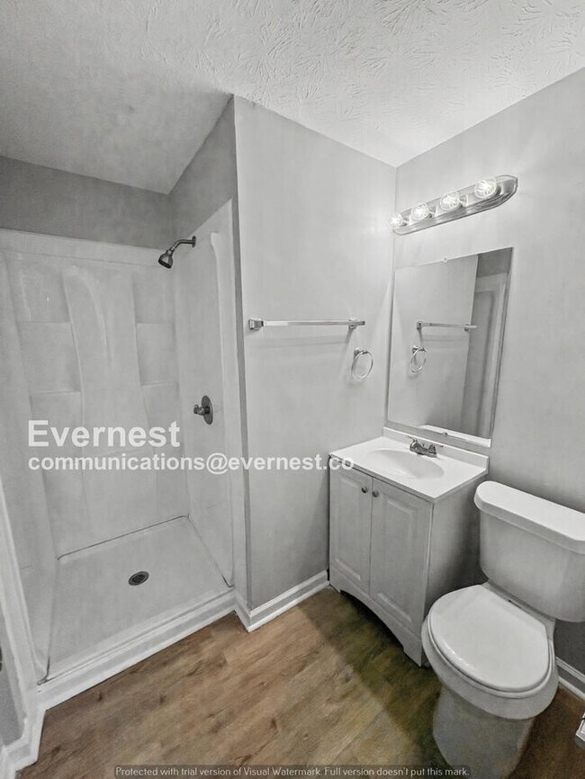 Building Photo - 4 Bed, 2 Bath Home with Garage / Pet-Friendly / Available Now!