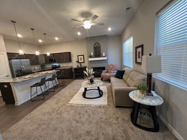 Building Photo - 1725 Hillcrest Dr