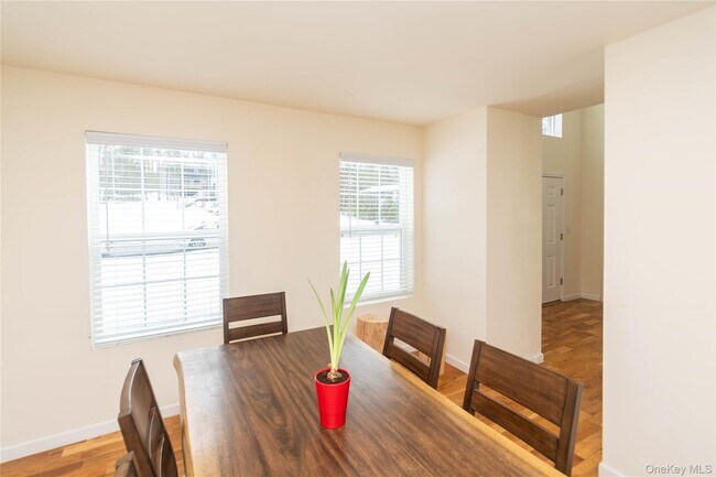 Building Photo - 62 Bristol Cir