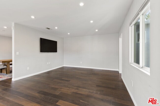 Building Photo - 12327 Hatteras St