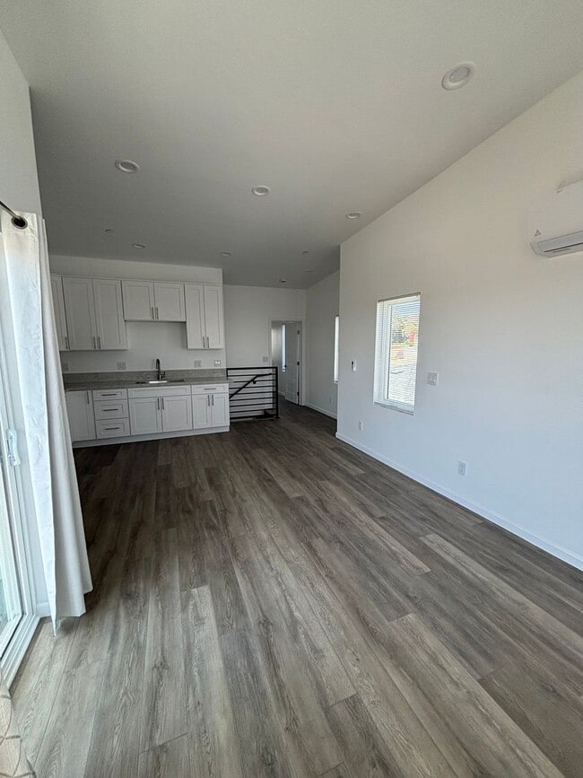 Building Photo - 3 bed 3 bath Home for Rent in San Diego WA...