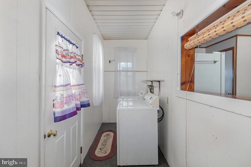 Building Photo - 19 W 2nd St