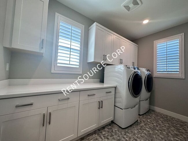 Building Photo - 27124 Observation Ct