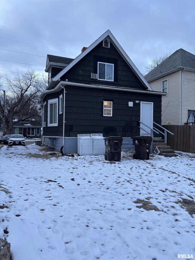 Building Photo - 707 E Nebraska Ave