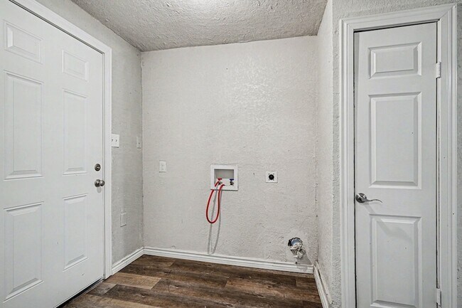 Building Photo - 1321 34th St