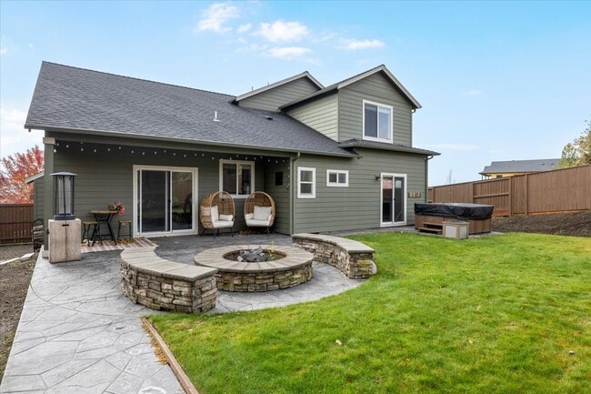 Building Photo - 4375 Vista Pointe Dr