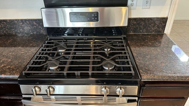 Building Photo - SUMMERLIN HOME WITH 5 BEDROOMS (INCLUDE SOME UTILITIES)