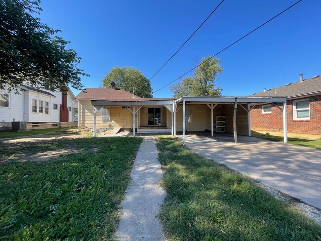Building Photo - Large 3 Bedroom 1 1/2 Bath House for Rent in Independence KS.