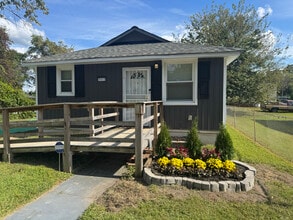 Building Photo - 2412 Waverly St