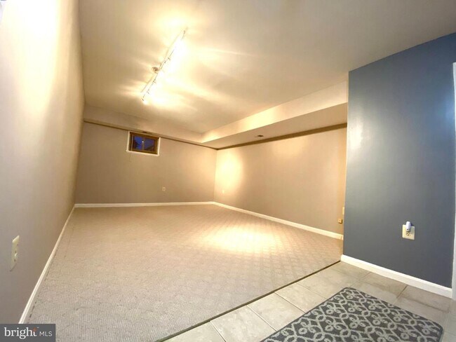 Building Photo - 7684 Green Garland Dr