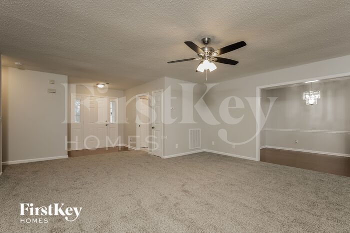 Building Photo - 6306 Channing Rd