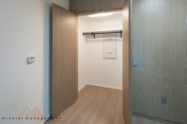 Building Photo - 1000 Auahi St