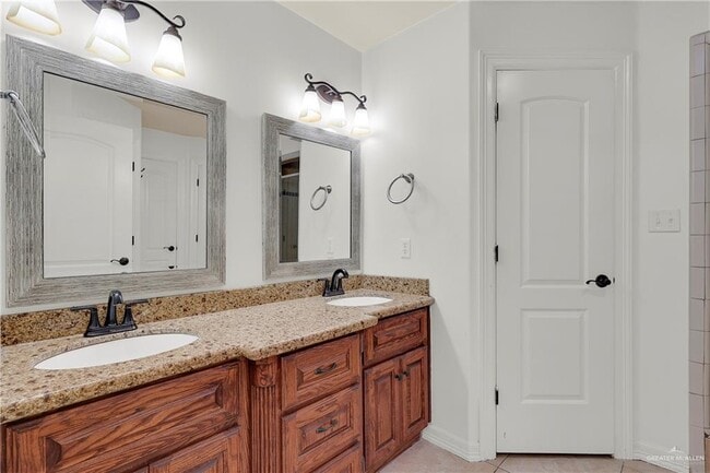 Building Photo - 23 Yellow Rose Dr