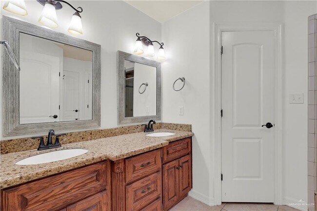 Building Photo - 2523 Yellow Rose Dr
