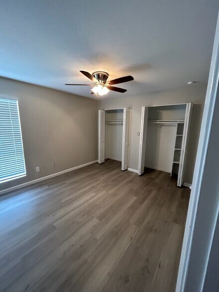 Building Photo - 5964 W Augusta Ave