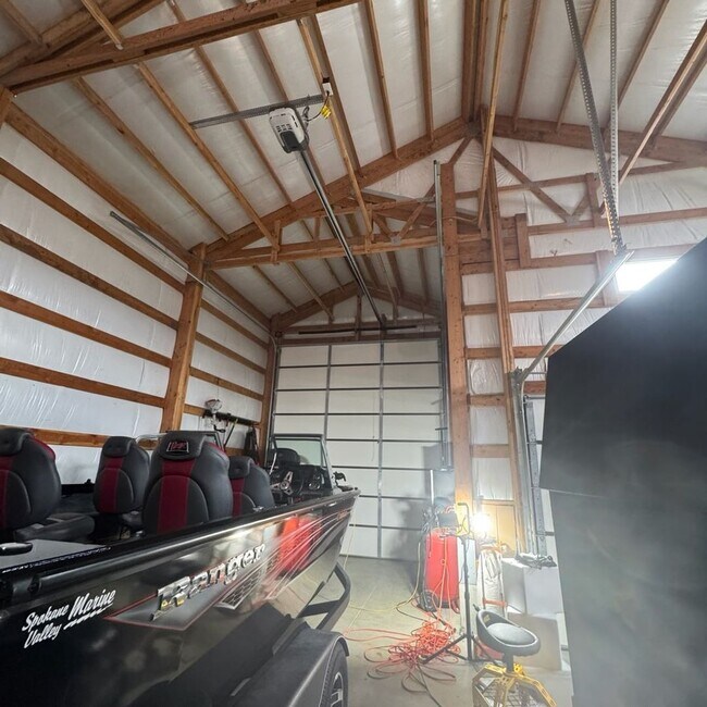 Building Photo - Beautiful 4 bedroom home