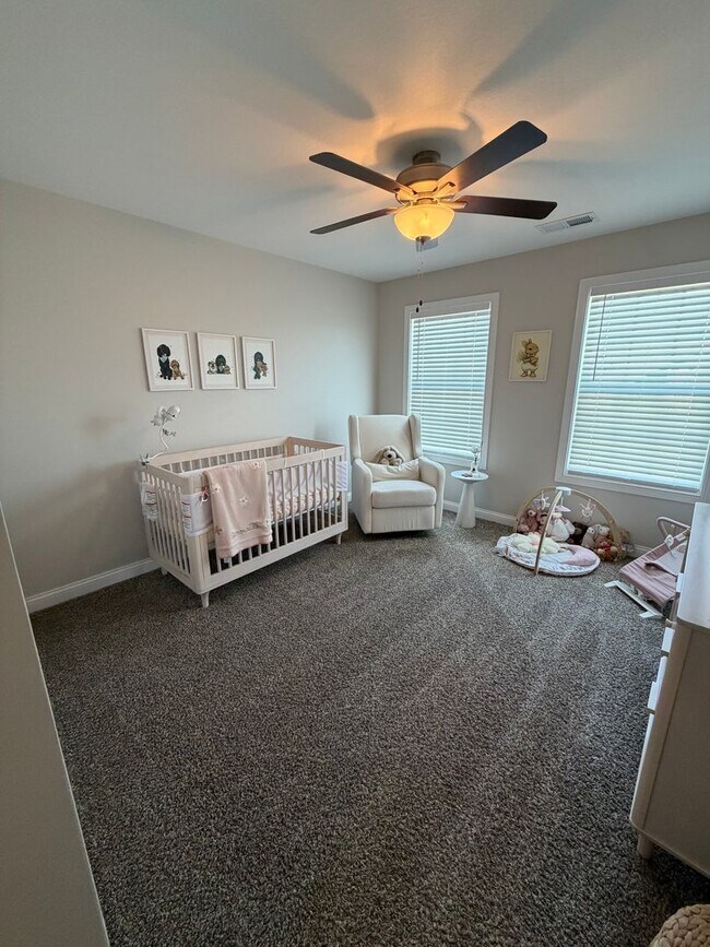 Building Photo - 3 Bedroom 2 1/2 Bath Home For Rent Near Post!