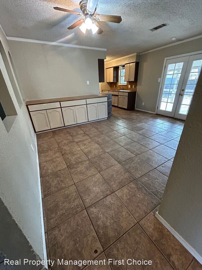 Building Photo - 3 br, 1 bath House - 905 W Denver