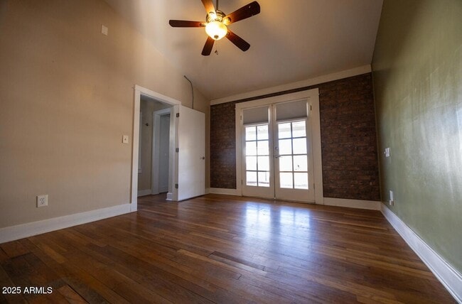 Building Photo - 918 E Whitton Ave